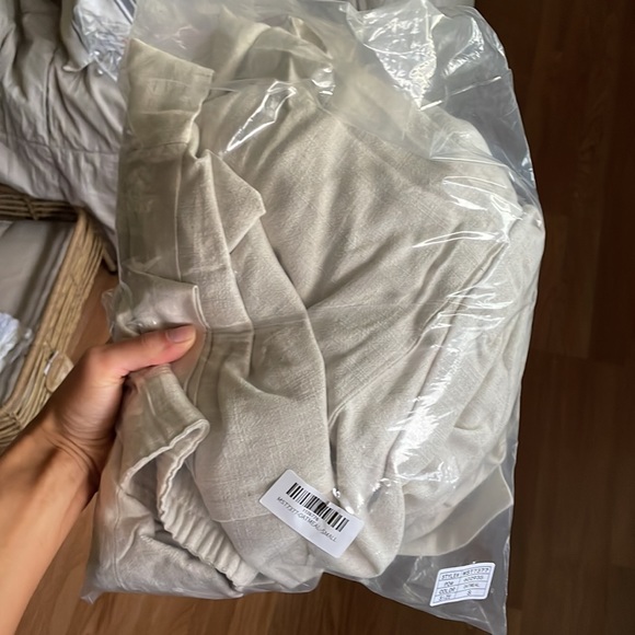 NanaMacs Cream Wide Leg Pants & Jumpsuit NWOT - Picture 4 of 6